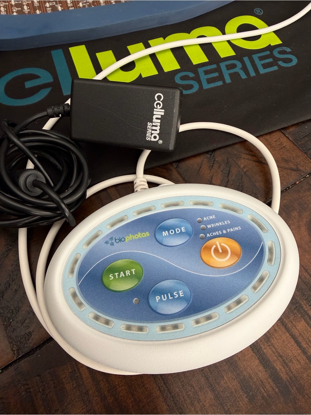 Celluma PRO Light Therapy Device - Picture 3 of 11